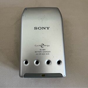 Sony Sony Cycle Energy BCG-34HC Battery Charger AA or AAA universal Power Plug